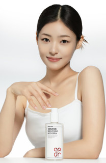 Tinh chất dưỡng thể làm sáng da Signature 250ml